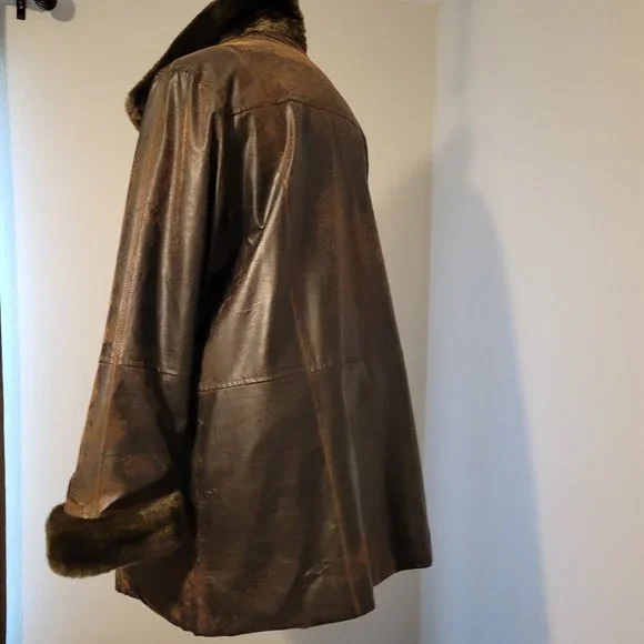 WOMENS VINTAGE FAUX LEATHER JACKET WITH THE FUR....VINTAGE DRESSBARN JACKET - Picture 12 of 17